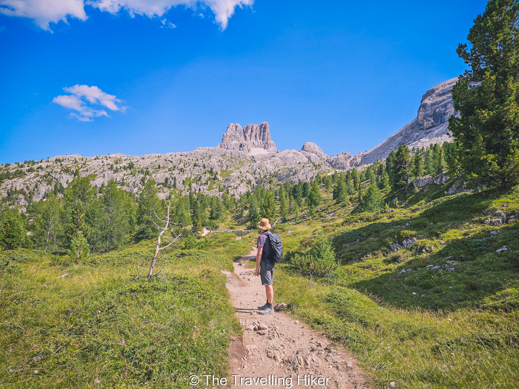 Lago Limides Hike: Trail towards the lake