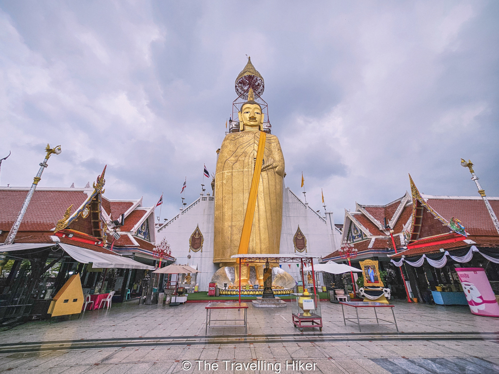 Best Temples to visit in Bangkok: Wat Intharawihan