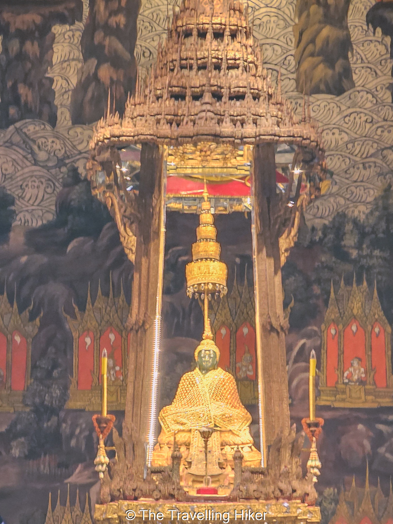 Best Temples in Bangkok: Emerald Buddha in Wat Phra Kaew